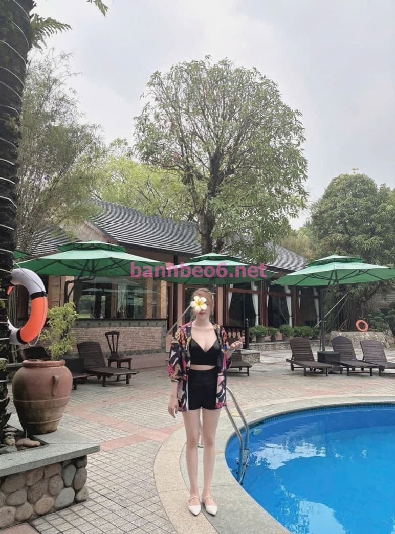 Hot girl 1m65 ( Quỳnh Hương ) da trắng nỏn, dáng chuẫn, mặt xinh. 