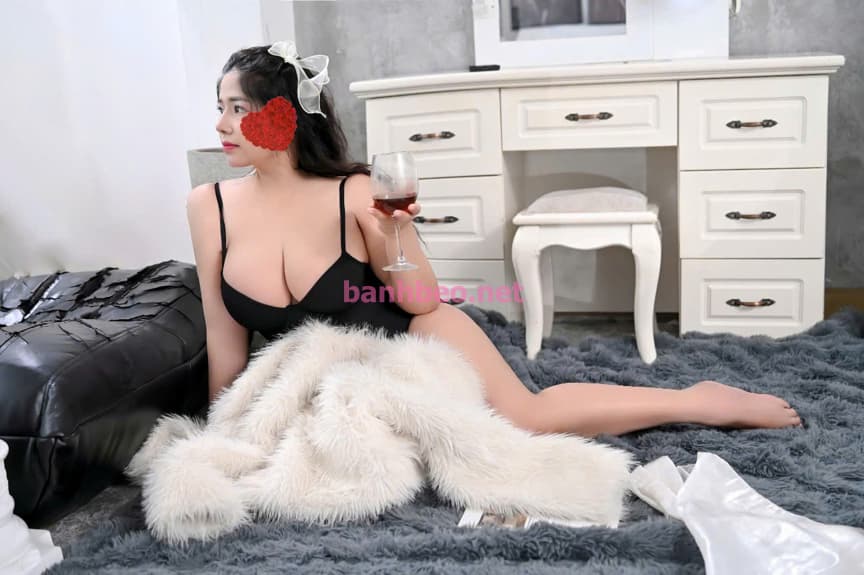 Thiên Kim_ Gái dâm vú bự, Sevice cực chất lượng